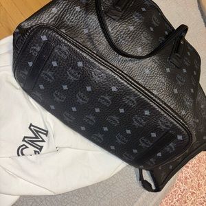 Black reversible bag